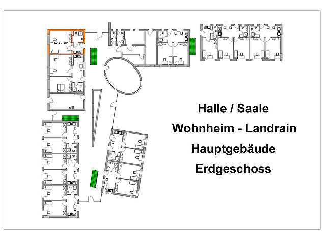 "Grundriss des Erdgeschosses des Wohnheims Landrain, Hauptgebäude. Der Plan zeigt die Anordnung der Zimmer, Flure, Gemeinschaftsräume und Sanitäranlagen. Ein Bereich ist orange hervorgehoben, möglicherweise ein besonderer Raum oder Bereich."