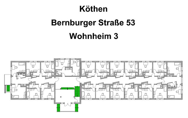 "Grundriss eines Wohnheims in Köthen, Bernburger Straße 53, Wohnheim 3. Der Plan zeigt mehrere Zimmer, Flure, Gemeinschaftsräume und Sanitäranlagen. Grüne Flächen markieren möglicherweise Treppenhäuser oder Aufzüge."