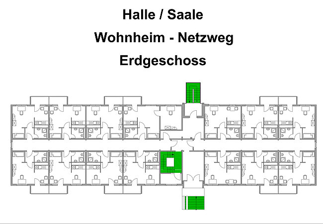 "Grundriss des Erdgeschosses des Wohnheims Netzweg in Halle/Saale. Der Plan zeigt die Anordnung der Zimmer, Flure und Gemeinschaftsräume. Grün markierte Bereiche sind Treppenhäuser und Aufzüge. Jede Einheit besteht aus mehreren Zimmern mit angrenzenden Bädern und Gemeinschaftsbereichen."