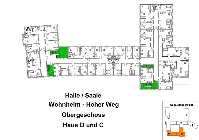 "Grundriss des Obergeschosses der Wohnheime D und C am Hohen Weg. Dargestellt sind die Halle, der Saal und die Zimmerverteilung. Grün markierte Bereiche zeigen spezifische Räume wie den Saal und den Aufenthaltsraum."