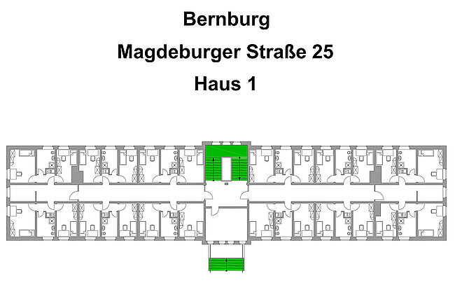 "Grundriss eines Gebäudes in Bernburg, Magdeburger Straße 25, Haus 1. Der Grundriss zeigt zwei Stockwerke mit mehreren Räumen. Im Mittelteil sind Treppenhäuser und ein Aufzugsbereich markiert. Die markierten Bereiche sind in Grün hervorgehoben."